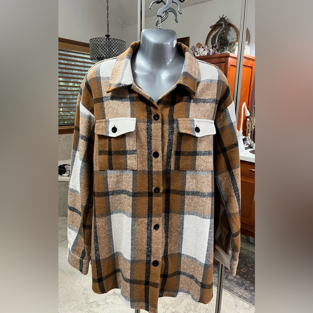 Trendy Queen Plaid Shackett in Small